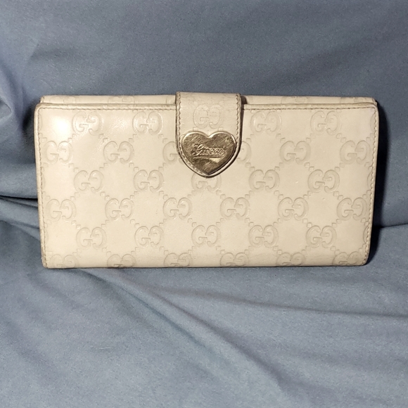 Gucci Handbags - GUCCI White Ivory Cream Leather Guccissima Heart Continental Wallet